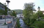 Bad Wildbad, die Enz flu�abw�rts auf dem Weg durch die Stadt, Sept.2�26