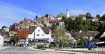 Altensteig im Nordschwarzwald, Blick auf die denkmalgesch�tzte Stadt mit Schlo� und Stadtkirche, Sept.2026