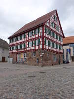 Neubulach, Bergvogtei mit Mineralienmuseum am Marktplatz (01.05.2018)