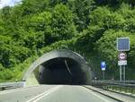 Waldkirch, das Südportal des Hugenwaldtunnel mit der B294, 1985 eröffnet, Mai 2022