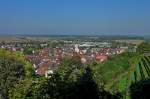 Riegel am Kaiserstuhl, Blick vom 243m hohen Michaelsberg auf den Ort, wurde bereits 762 erstmals urkundlich erwhnt, Okt.2011