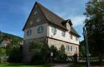 Klosterreichenbach, dieses Gebude wurde vor 1300 als Klosterspital erbaut, um 1500 zum Lagerhaus (Fruchtkasten) umgebaut, heutige Nutzung als Kindergarten, Sept.2011