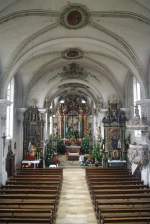 Deggingen, Pfarrkirche zum Heiligen Kreuz, erbaut von 1698 bis 1700 durch Hans   Wiedemann, Stuck von Ulrich Schweizer, Hochaltar von Johann Baptist Libigo (04.01.2013)
