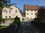 Brg, das Schloss Brg liegt am stlichen Ende des alten Ortskerns am Hang zum Kochertal und besteht im Wesentlichen noch in seiner sptgotischen Gestalt von der Erneuerung durch
