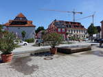 Jhlingen, Brunnen und Gebude am Kirchplatz (12.08.2017)