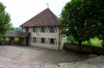 Engen, der Schtzenturm vor dem Rathaus, Teil der ehemaligen Stadtbefestigung, Juli 2012 