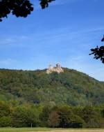 Lrrach, Blick zur Burgruine Rtteln, hoch ber der Stadt und dem Wiesental, Sept.2014