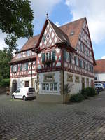 Kleiningersheim, Altes Rathaus, ehemaliger Pfleghof des Frauenklosters Pforzheim, erbaut 1570 (26.06.2016)