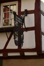 Mosbach am Neckar.....Schild an einem der ältesten Häuser der Altstadt.