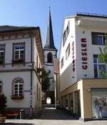 Haslach, die schmale Grieshabergasse fhrt vom Marktplatz zur Kirche St.Arbogast, Juni 2020