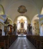 Offenburg, Blick in den Innenraum der Hl.-Kreuz-Kirche, Baumeister war Franz Beer aus Bregenz, Juni 2013