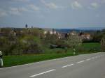 Altshausen in Oberschwaben,  Blick auf den Ort und das Schlo,  April 2010