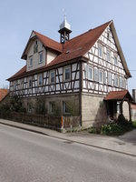 Rathaus von Cottenweiler, erbaut 1850, Dachreiter von 1894 (03.04.2016)