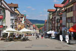 Die Hauptstrae in Rottweil ist geprgt von zahlreichen illustren Fachwerkbauten mit kleinen Geschften.