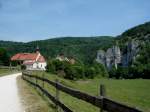 Thiergarten an der Donau, Blick auf den Kppeler Gutshof mit Gasthaus und St.Georgskapelle, Aug.2007