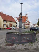 Binsdorf, Brunnen und altes Rathaus in der Turmstrae (19.08.2018)