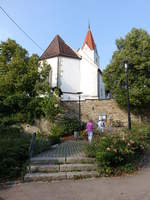 Engstlatt, evangelische Peterskirche, verputzter Saalbau mit polygonalem Chor und Einturmfassade, erbaut 1471 (19.08.2018)