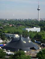 Der CATS  Zirkus  auf dem Mannheimer Europaplatz im Mai 2011 vom IBM Hochhaus aus gesehen.