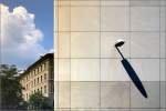 Stuttgarter Ansichten: Wand der neuen Hussler-Plaza am Rotebhlplatz mit dem Rotebhlbau im Hintergrund.