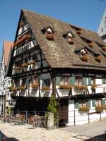 Ulm,im Fischer-und Gerberviertel steht das    Schiefeste Haus der Welt ,  bis zu 40cm Niveauunterschied!  