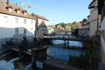 Bamberg, Stauwehr am linken Regnitzarm vor der Unteren Mhlbrcke, Blick vom Geyerswrthsteg - 05.05.2018