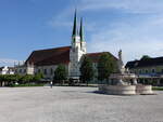 Alttting, Marienbrunnen und Stiftskirche am Kapellplatz (30.05.2017)