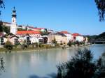 Blick von sterreich ber die Salzach auf Burghausen - Sommer 2002