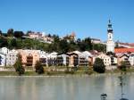 Salzachufer Burghausen mit Blick auf einen Teil der Burg - Sommer 2002.