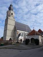 Feichten an der Alz, Pfarrkirche Maria Himmelfahrt, dreischiffige sptgotische Hallenkirche, erbaut von 1502 bis 1513, Rokoko Umbau von 1763 durch Franz Alois Mayr (14.02.2016)