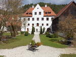 Schloss Hgen,  zweigeschossiger verputzter Massivbau mit einem Walmdach, erbaut 1733 (05.04.2015)