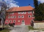 Schloss von Kirchenreinbach, dreigeschossiger Massivbau mit Halbwalmdach, erbaut ab dem 14.