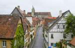 Erster Blick vom Mauergang in die Klingengasse in Rothenburg ob der Tauber.