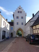 Euerdorf, Torturm, dreigeschossiger Bau mit Treppengiebel (07.07.2018)