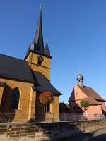 Lohndorf, Pfarrkirche Maria Geburt und Friedhofskapelle St.