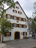 Hollfeld, altes Rathaus, dreigeschossiger giebelstndiger Satteldachbau, erbaut im 17.