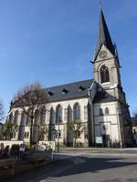 Bischofsgrn, Evangelisch-lutherische Pfarrkirche, Neugotische Hallenkirche mit eingezogenem Chor, der Turm mit Spitzhelm, erbaut von 1889 bis 1891 nach Plnen von Bruno Specht (20.04.2018)