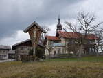 Marterl und Pfarrkirche St.