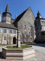 Schloss Ahorn, Hinterschloss mit Brunnen,  erbaut im 16.