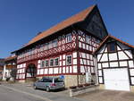 Meeder, Gretenhaus, traufseitiger zweigeschossiger Fachwerkbau mit Satteldach und Hofdurchfahrt, Giebel verschiefert, erbaut 1724, heute Sparkasse (08.04.2018)