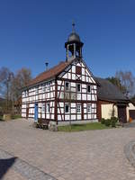 Rudelsdorf, Gemeindehaus, Zweigeschossiger Fachwerkbau mit Satteldach und Giebelreiter, erbaut 1742 (08.04.2018)