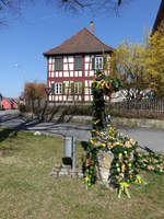 Wiesenfeld, Osterbrunnen vor dem Pfarrhaus in der Lindenstrae (08.04.2018)