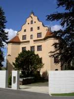 Bissingen, Schloss, dreigeschossiger Satteldachbau mit Ecktrmen, erbaut um 1600 (24.08.2014)