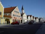 Marktplatz von Pilsting mit Maria Himmelfahrt Kirche, Kreis Dingolfing (22.04.2012)