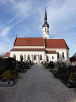 Marklkofen, Pfarrkirche Maria Himmelfahrt, dreischiffige Pseudobasilika, die drei stlichen Mittelschiffjoche und Turmunterbau romanisch, Ausbau und Erweiterung im 15.