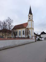 Mengkofen, Pfarrkirche Mari Verkndigung, Saalbau mit Westturm und eingezogenem Chor, erbaut 1717 (26.12.2016)