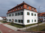 Schloss Mauern, schlichter zweigeschossiger Barockbau mit Mansardwalmdach von 1689 ber lterem Kern (20.03.2016)