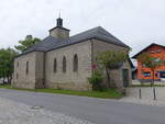 Schfweg, Pfarrkirche Sieben Schmerzen, Saalkirche mit Walmdach und eingezogenem Chor, erbaut von 1888 bis 1889 (25.05.2015)
