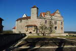 Burg Cadolzburg, viergeschossiger Sandsteinquaderbau mit steilem Satteldach, Fachwerkobergeschoss (08.03.2011)