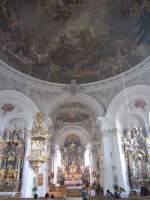 Murnau, St.Nikolaus Kirche, barocker berkuppelter Acht-Arkadenraum, erbaut von 1717 bis 1732 (29.04.2012)
