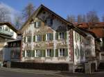 Oberammergau, Hnsel und Gretel Heim in der Ettaler Strae, Fassadenmalerei von 1922 bis 1925 (12.01.2014)